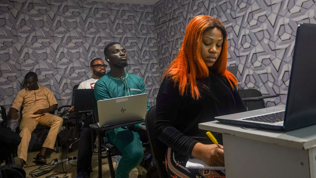 Digital literacy class for AI and business students at Praxis